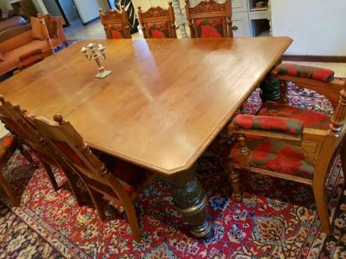 ABSOLUTELY SPECTACULAR OAK 8-SEATER EXTENDABLE DINING ROOM SUITE c/w LUXURIOUSLY UPHOLSTERED CHAIRS