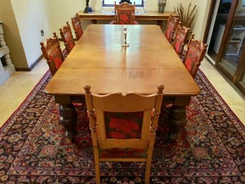 ABSOLUTELY SPECTACULAR OAK 8-SEATER EXTENDABLE DINING ROOM SUITE c/w LUXURIOUSLY UPHOLSTERED CHAIRS