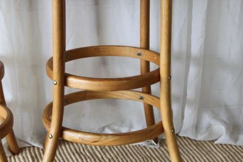 A COLLECTION OF 6x ORIGINAL WOODEBENDER OAK BENTWOOD BAR CHAIRS WITH REINFORCED SEATS bid/chair