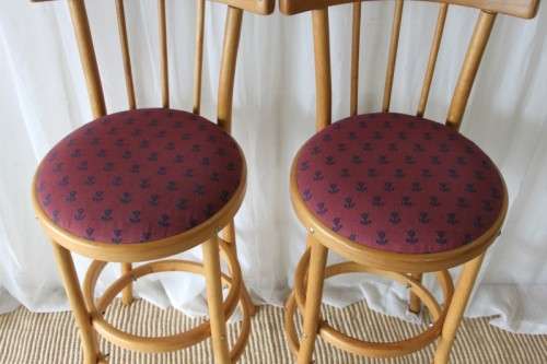 A COLLECTION OF 6x ORIGINAL WOODEBENDER OAK BENTWOOD BAR CHAIRS WITH REINFORCED SEATS bid/chair