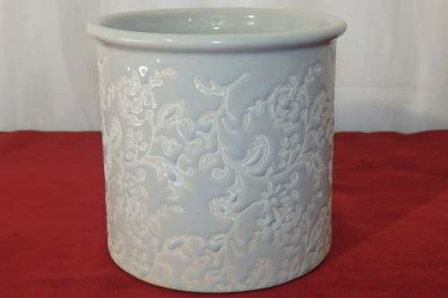 A BEAUTIFUL CERAMIC "DOVE GREY" AND WHITE TEXTURED PLANTER POT - PERFECT FOR A BRIGHT ARRANGEMENT