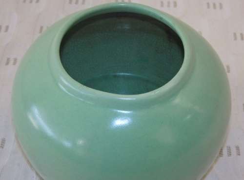 A BEAUTIFUL ROUND PALE GREEN CERAMIC VASE = PERFECT FOR MINIATURE ROSES OR SMALLER POSY FLOWERS