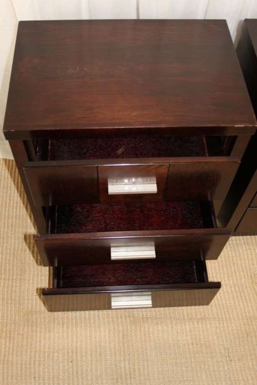 TWO GORGEOUS MODERN 3-DRAWER BEDSIDE PEDESTALS WITH BRUSHED ALUMINIUM HANDLES bid/pedestal