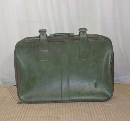 A WONDERFUL COLLECTION OF 6 x ASSORTED TRAVEL SUITCASES - PERFECT PROPS TOO!!