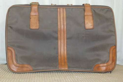A WONDERFUL COLLECTION OF 6 x ASSORTED TRAVEL SUITCASES - PERFECT PROPS TOO!!