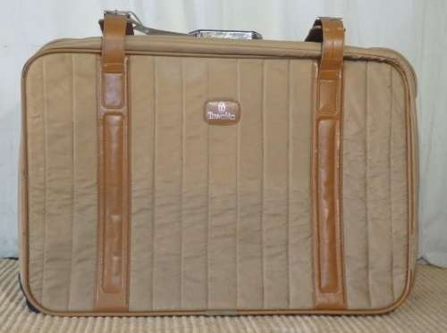 A WONDERFUL COLLECTION OF 6 x ASSORTED TRAVEL SUITCASES - PERFECT PROPS TOO!!