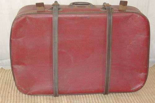 A WONDERFUL COLLECTION OF 6 x ASSORTED TRAVEL SUITCASES - PERFECT PROPS TOO!!