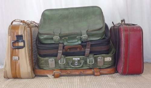 A WONDERFUL COLLECTION OF 6 x ASSORTED TRAVEL SUITCASES - PERFECT PROPS TOO!!