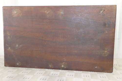 A SUPERB ANTIQUE SOLID WOODEN TABLE CIGAR BOX WITH A HINGED LID AND STUNNING DETAILING