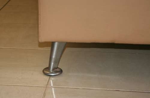 2x SUPERB X-LARGE MODERN STYLED SAND BEIGE GENUINE LEATHER COUCHES IN EXCELLENT CONDITION bid/couch