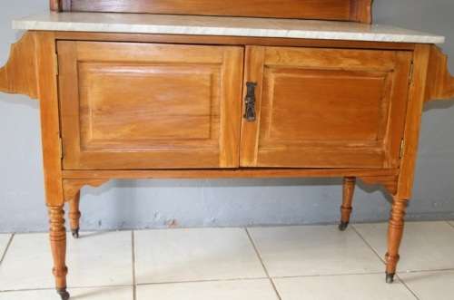 A SPECTACULAR ANTIQUE OREGON PINE WASH STAND WITH A WHITE MARBLE TOP AND TILED SPLASH BACK!