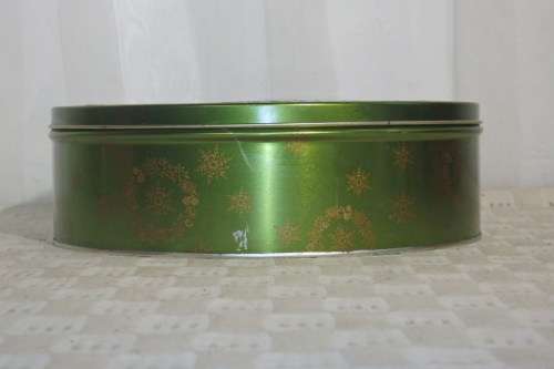 AN AWESOME COLLECTION OF 10x ASSORTED COLLECTIBLE DISPLAY TINS INCL. SOME GORGEOUS OLDIES bid/tin