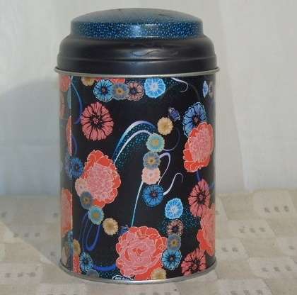 AN AWESOME COLLECTION OF 10x ASSORTED COLLECTIBLE DISPLAY TINS INCL. SOME GORGEOUS OLDIES bid/tin