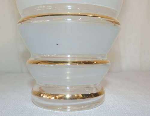 A GORGEOUS ITALIAN MADE FROSTED GLASS DECANTER WITH GOLD GILDED DETAILING