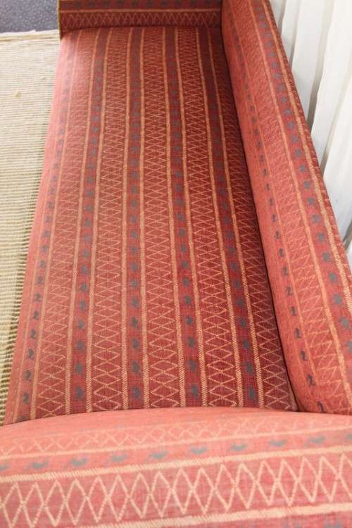 A SPECTACULAR ANTIQUE QUEEN ANNE CHAISE-LONGUE SOFA WITH A MIDDLE EASTERN FLAIR - STUNNING