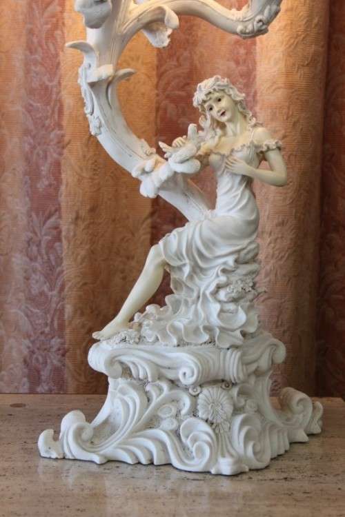 A SPECTACULAR ORNATE "ART NOUVEAU" STYLE ALABASTRINE OXYLITE TABLE LAMP WITH INCREDIBLE DETAILING