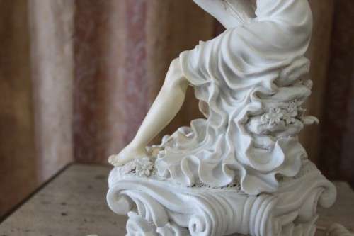 A SPECTACULAR ORNATE "ART NOUVEAU" STYLE ALABASTRINE OXYLITE TABLE LAMP WITH INCREDIBLE DETAILING