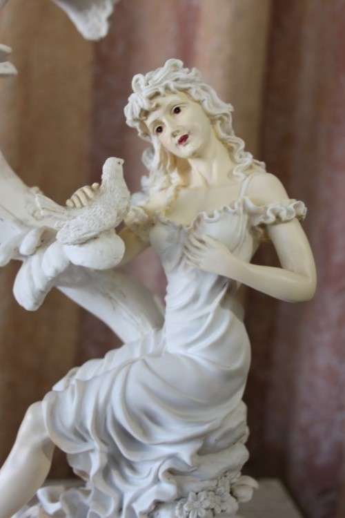 A SPECTACULAR ORNATE "ART NOUVEAU" STYLE ALABASTRINE OXYLITE TABLE LAMP WITH INCREDIBLE DETAILING