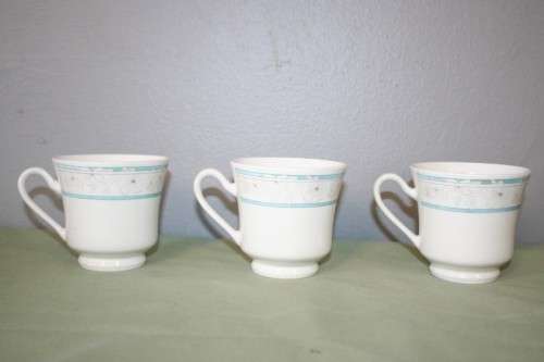 3x BEAUTIFUL "FINE PORCELAIN" TEA CUPS WITH GORGEOUS DETAILING, GREAT FOR A MIX AND MATCH SET