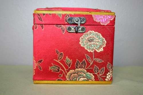 A WONDERFUL RED "SILK" ORIENTAL LADIES JEWELLERY BOX WITH A MIRROR - GREAT STORAGE BOX TOO