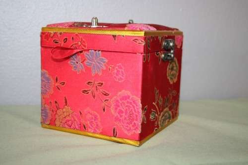A WONDERFUL RED "SILK" ORIENTAL LADIES JEWELLERY BOX WITH A MIRROR - GREAT STORAGE BOX TOO