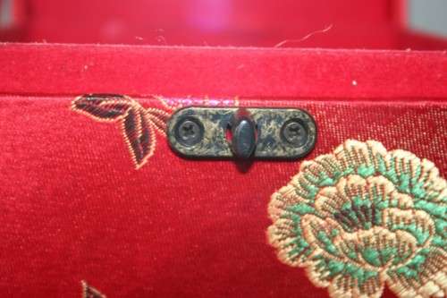 A WONDERFUL RED "SILK" ORIENTAL LADIES JEWELLERY BOX WITH A MIRROR - GREAT STORAGE BOX TOO