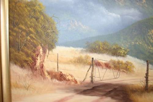A BEAUTIFUL FRAMED OIL ON BOARD LANDSCAPE PAINTING BY THE (LATE) 20th CENTURY ARTIST HENNIE COETZEE