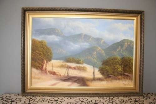 A BEAUTIFUL FRAMED OIL ON BOARD LANDSCAPE PAINTING BY THE (LATE) 20th CENTURY ARTIST HENNIE COETZEE