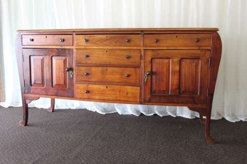 A TRULY STUNNING LARGE SOLID INDONESIAN TEAK 6-DRAWER "BOMBE" SERVER w/ CUPBOARDS IN GREAT CONDITION