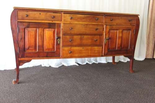 A TRULY STUNNING LARGE SOLID INDONESIAN TEAK 6-DRAWER "BOMBE" SERVER w/ CUPBOARDS IN GREAT CONDITION