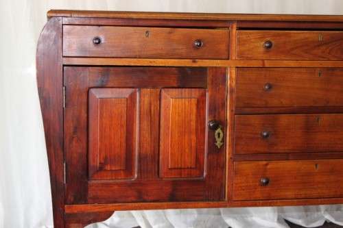 A TRULY STUNNING LARGE SOLID INDONESIAN TEAK 6-DRAWER "BOMBE" SERVER w/ CUPBOARDS IN GREAT CONDITION