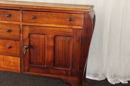 A TRULY STUNNING LARGE SOLID INDONESIAN TEAK 6-DRAWER "BOMBE" SERVER w/ CUPBOARDS IN GREAT CONDITION