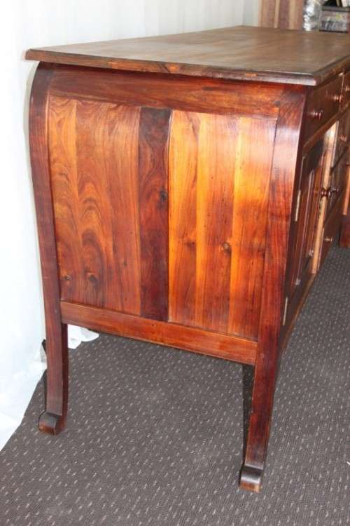 A TRULY STUNNING LARGE SOLID INDONESIAN TEAK 6-DRAWER "BOMBE" SERVER w/ CUPBOARDS IN GREAT CONDITION