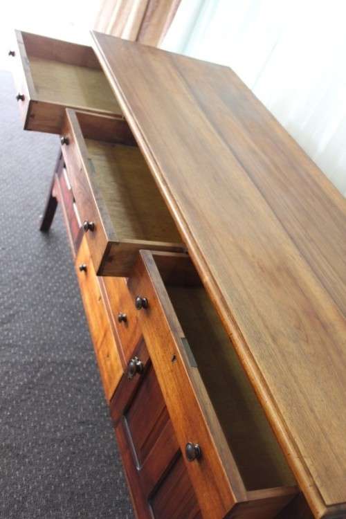 A TRULY STUNNING LARGE SOLID INDONESIAN TEAK 6-DRAWER "BOMBE" SERVER w/ CUPBOARDS IN GREAT CONDITION