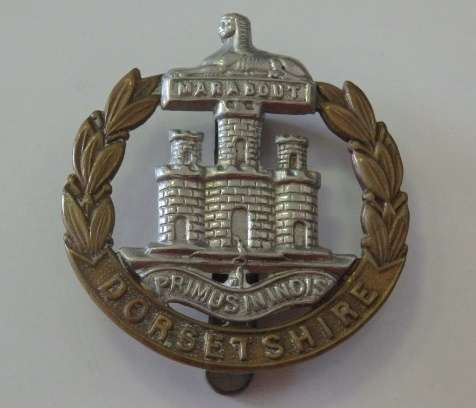 A STUNNING BRITISH MILITARY 'DORSETSHIRE REGIMENT' BI METAL CAP BADGE