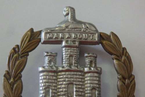 A STUNNING BRITISH MILITARY 'DORSETSHIRE REGIMENT' BI METAL CAP BADGE