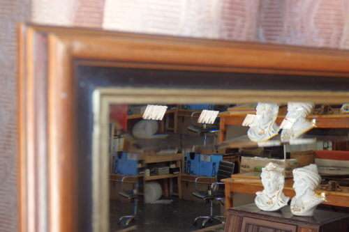 A BEAUTIFUL DARK WOODEN FRAMED BEVELED GLASS MIRROR WITH GOLD GILDING, GORGEOUS FOR ANY HOME