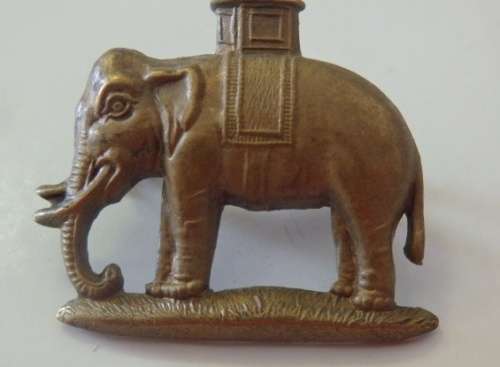 A STUNNING BRITISH "ROYAL GURKHA RIFLES" ROCK FORT (THE ELEPHANT DOG) ARM BADGE