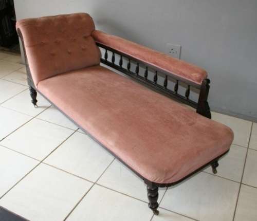 A WONDERFUL ANTIQUE EDWARDIAN DUSTY PINK CHAISE LONGUE SOFA = PERFECT RESTORATION PIECE
