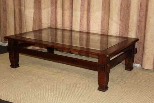 AN EXQUISITELY CRAFTED SOLID WOODEN CENTER COFFEE/ OCCASIONAL TABLE WITH A TOUGHENED GLASS TOP