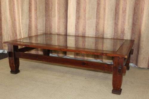 AN EXQUISITELY CRAFTED SOLID WOODEN CENTER COFFEE/ OCCASIONAL TABLE WITH A TOUGHENED GLASS TOP