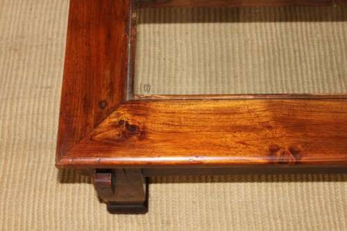 AN EXQUISITELY CRAFTED SOLID WOODEN CENTER COFFEE/ OCCASIONAL TABLE WITH A TOUGHENED GLASS TOP