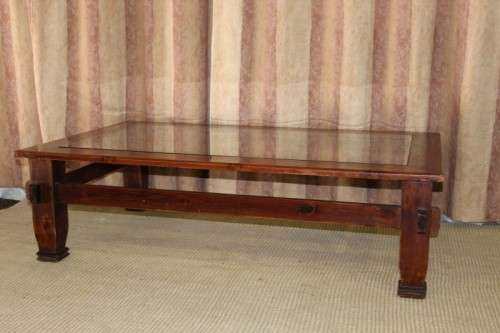 AN EXQUISITELY CRAFTED SOLID WOODEN CENTER COFFEE/ OCCASIONAL TABLE WITH A TOUGHENED GLASS TOP