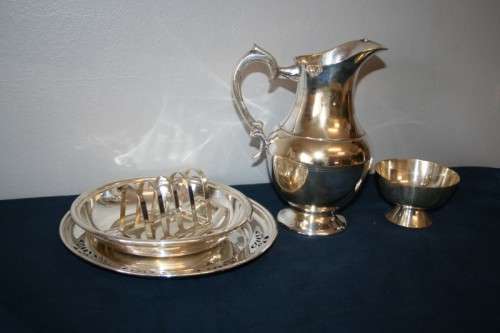 A COLLECTION OF 5 x ASSORTED SILVER PLATED BREAKFAST SET PIECES IN GREAT CONDITION bid/piece