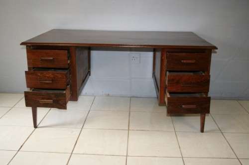 A BEAUTIFUL ANTIQUE SOLID OAK TOP 6-DRAWER EXECUTIVE "PARTNER" OFFICE DESK - PERFECT STUDY DESK