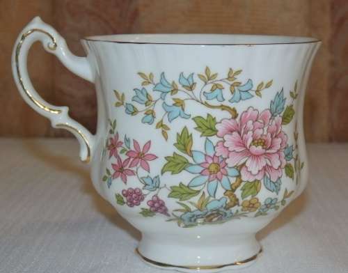 AN AWESOME ROYAL STANDARD "MANDARIN" PATTERN FINE BONE CHINA CUP AND SAUCER DUO