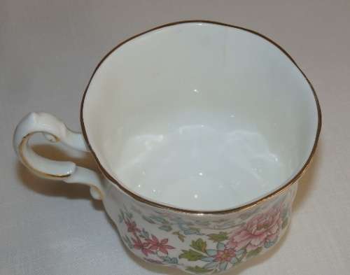 AN AWESOME ROYAL STANDARD "MANDARIN" PATTERN FINE BONE CHINA CUP AND SAUCER DUO