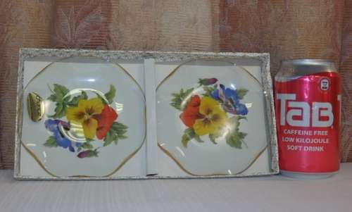 TWO ELEGANT VINTAGE 'CHANCE OF ENGLAND' HAND PAINTED GLASS GEM PLATES WITH CONVOLUTED EDGES