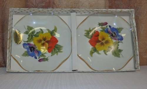 TWO ELEGANT VINTAGE 'CHANCE OF ENGLAND' HAND PAINTED GLASS GEM PLATES WITH CONVOLUTED EDGES
