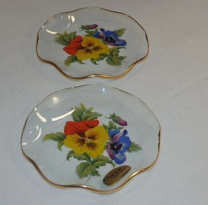 TWO ELEGANT VINTAGE 'CHANCE OF ENGLAND' HAND PAINTED GLASS GEM PLATES WITH CONVOLUTED EDGES